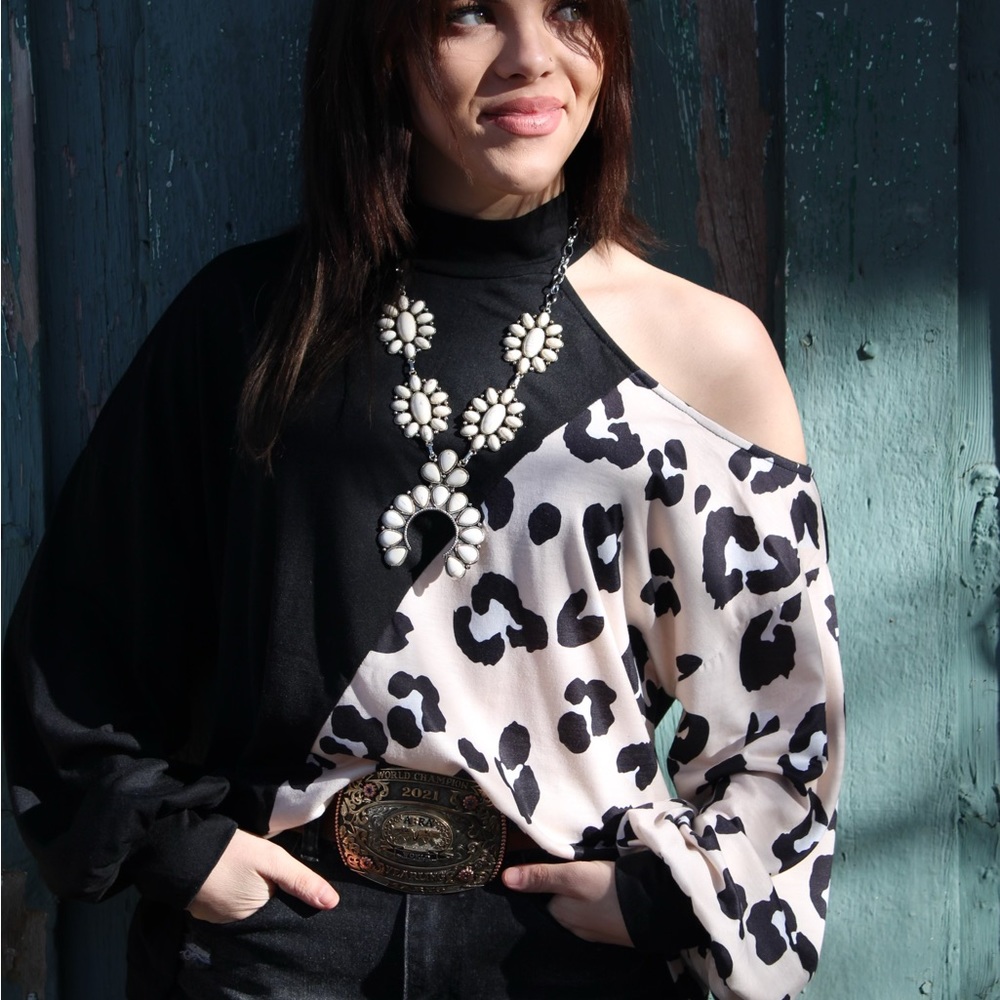 New off the shoulder black and cheetah print, light weight long sleeve!